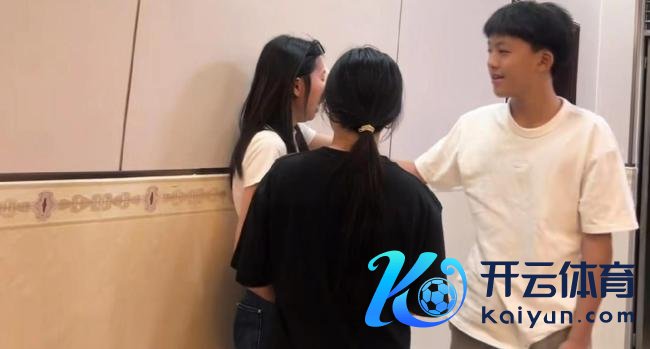 叶锐聪弟弟手写春联 欢迎哥哥回家 全家期待团圆技能