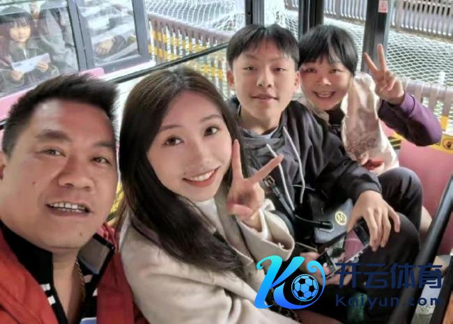 叶锐聪弟弟手写春联 欢迎哥哥回家 全家期待团圆技能